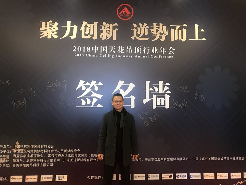 聚力创新，逆势而上——楚楚荣获“行业领军品牌”殊荣