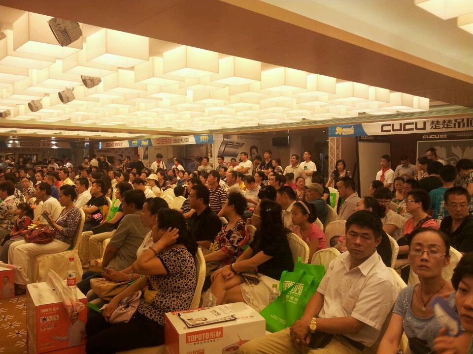 楚楚乌鲁木夏日团购砍价会大捷告胜