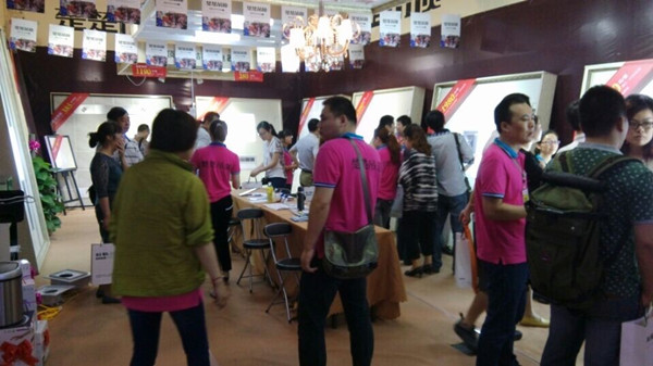 火爆无敌 2014无锡家博会楚楚吊顶一展高端品牌风范